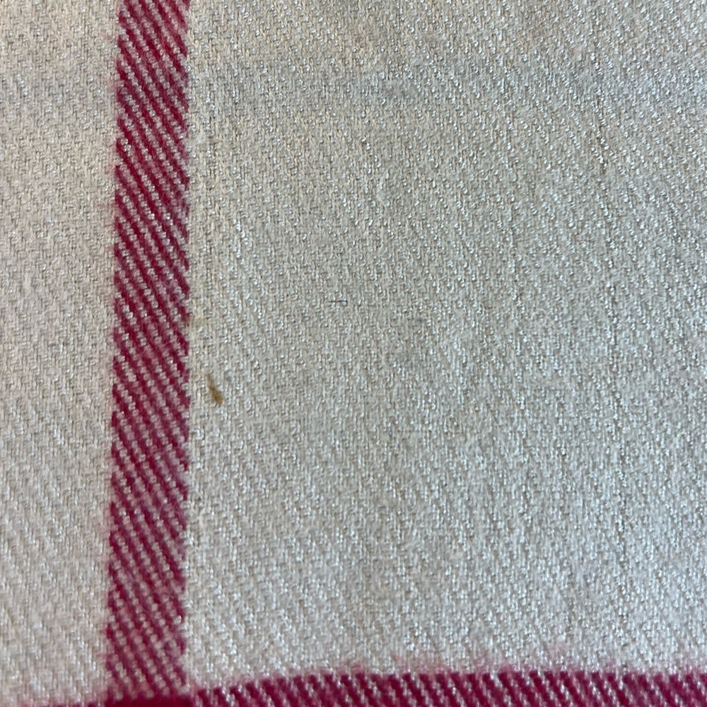 Burberry Soft Scarf in Excellent Condition - Picture 7 of 8